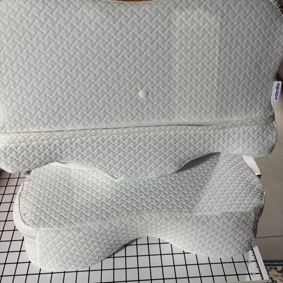 Derillo Pillows - Picture 4 of 4